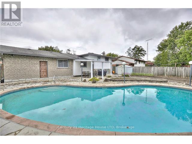 938 Ferndale Avenue, Fort Erie, Ontario  L2A 5S8 - Photo 3 - X12274387