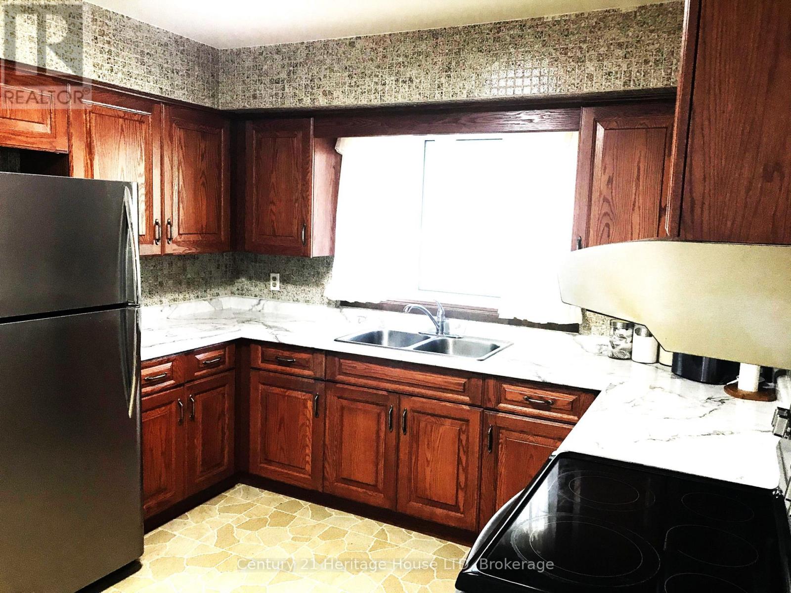 938 Ferndale Avenue, Fort Erie, Ontario  L2A 5S8 - Photo 6 - X12274387