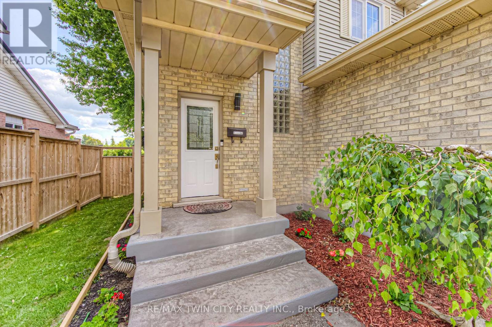 Property at 676 WESTHEIGHTS DRIVE W image 4