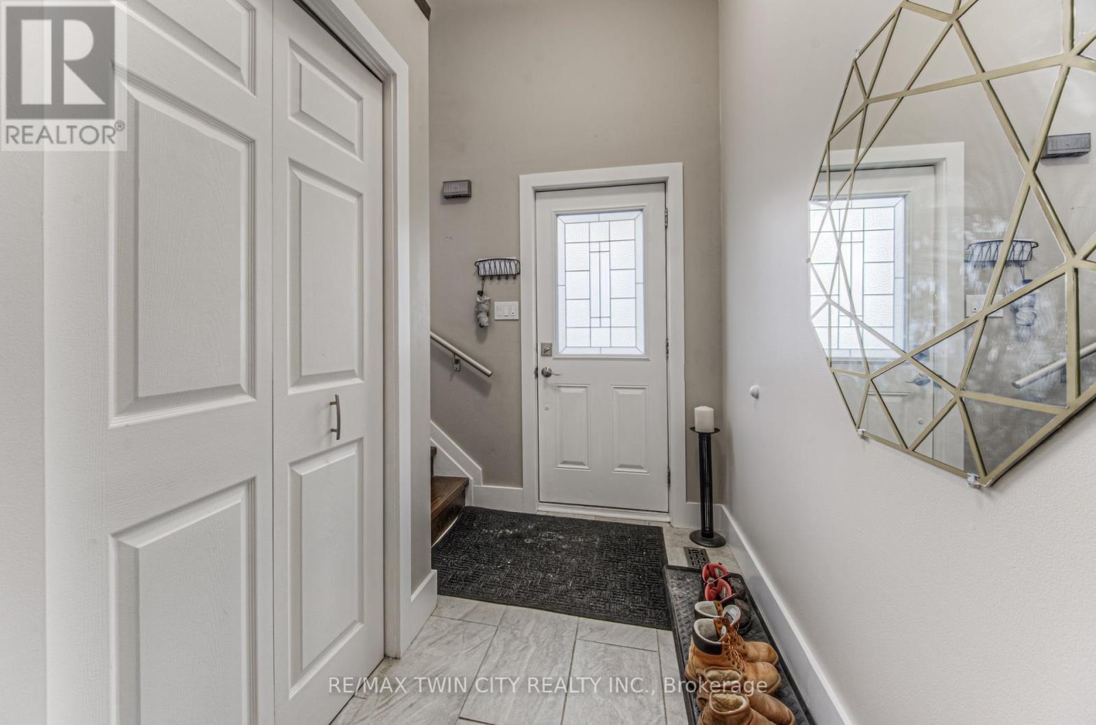 Property at 676 WESTHEIGHTS DRIVE W image 5