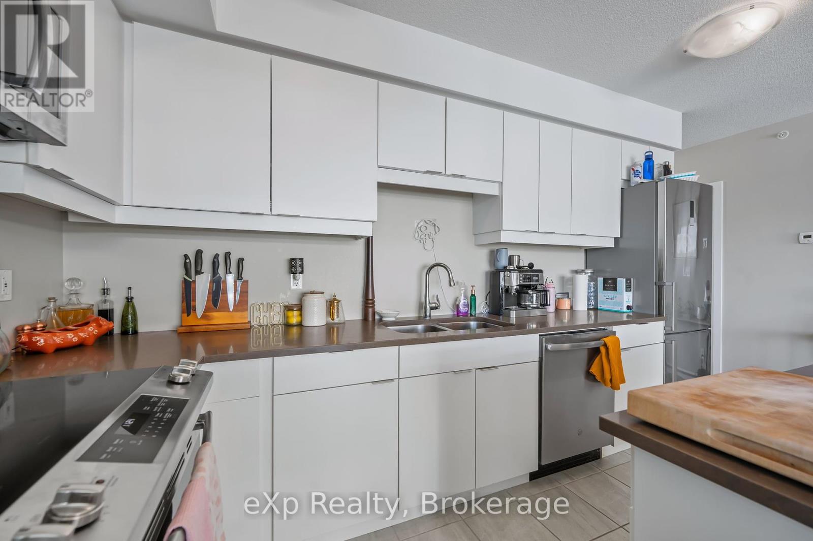 Property at 612 - 63 ARTHUR STREET S image 4