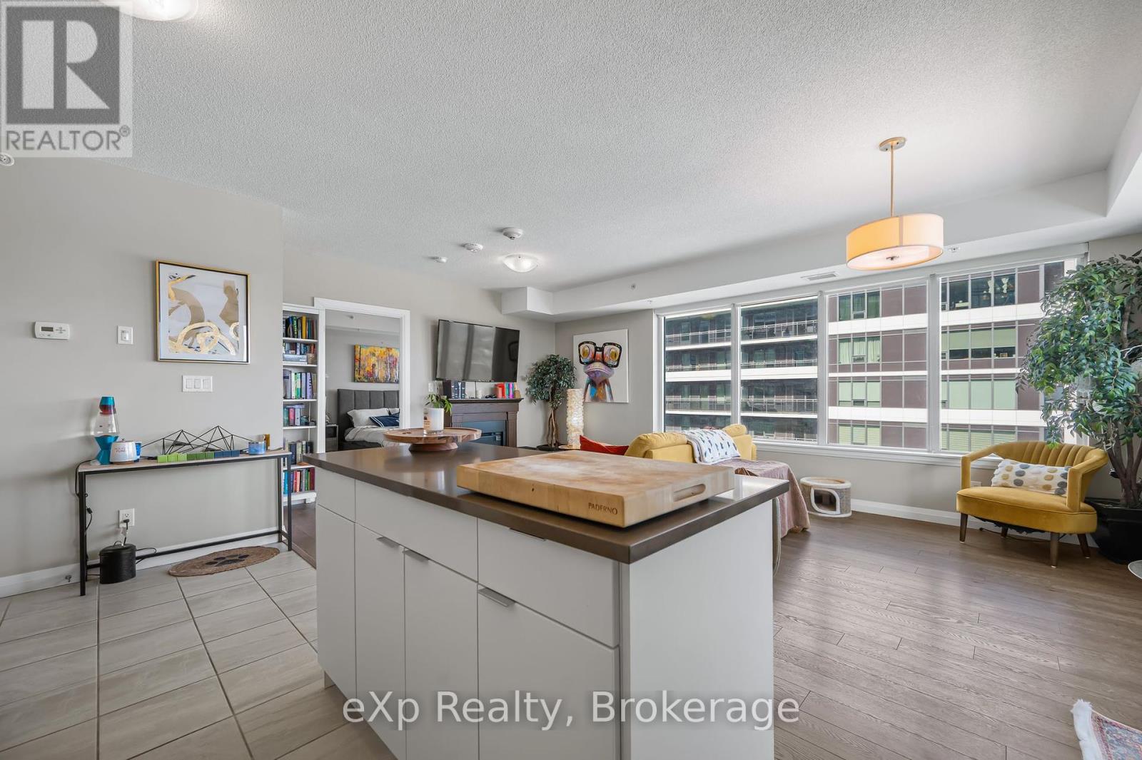 Property at 612 - 63 ARTHUR STREET S image 5