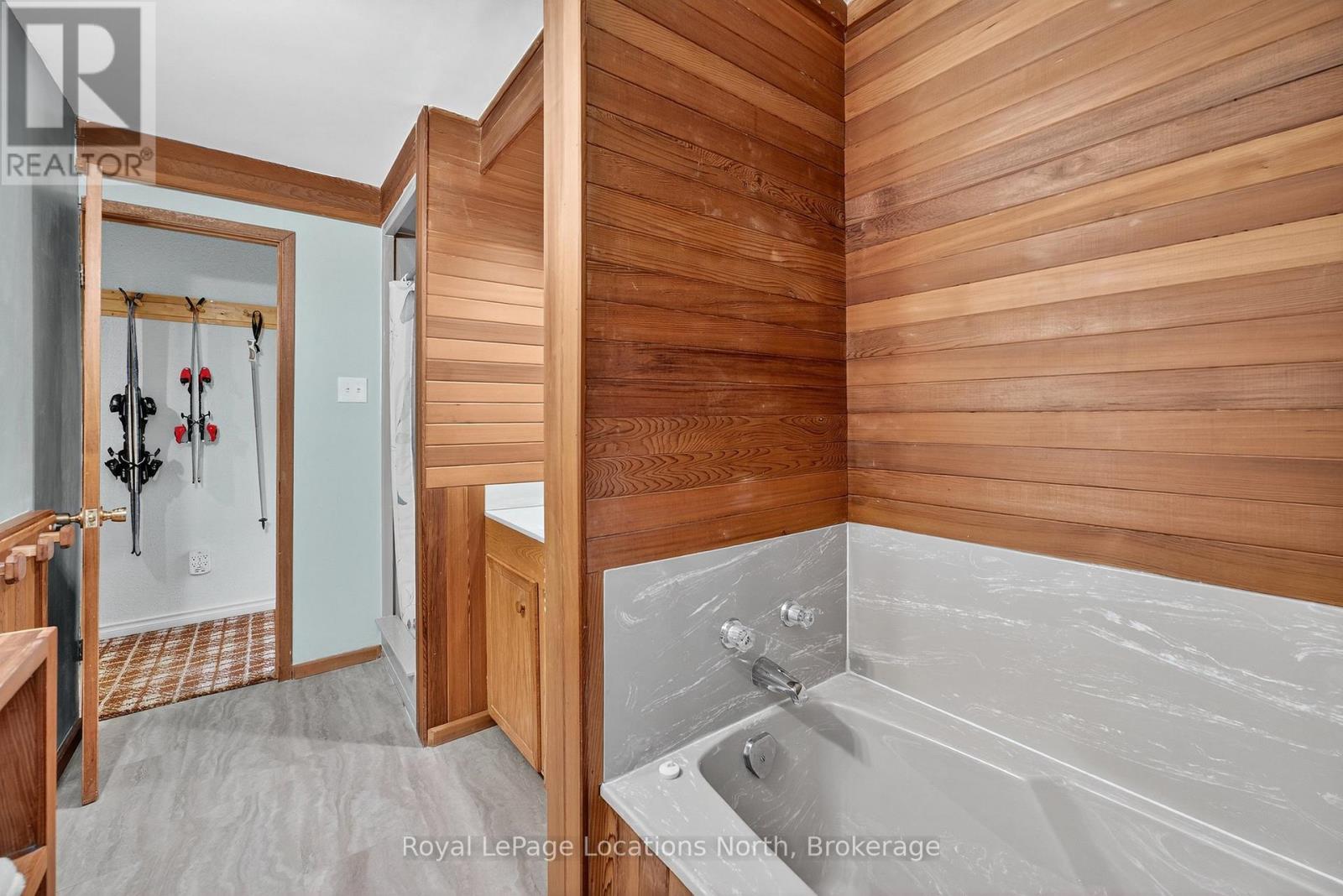 119 Tyrol Avenue, Blue Mountains, Ontario  N0H 2E0 - Photo 20 - X12274381