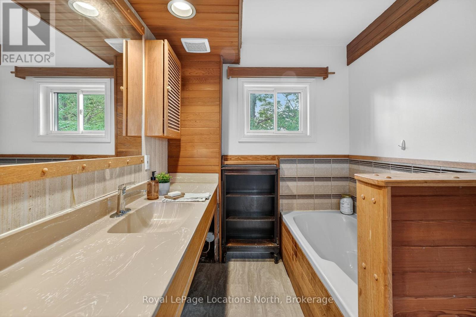 119 Tyrol Avenue, Blue Mountains, Ontario  N0H 2E0 - Photo 33 - X12274381