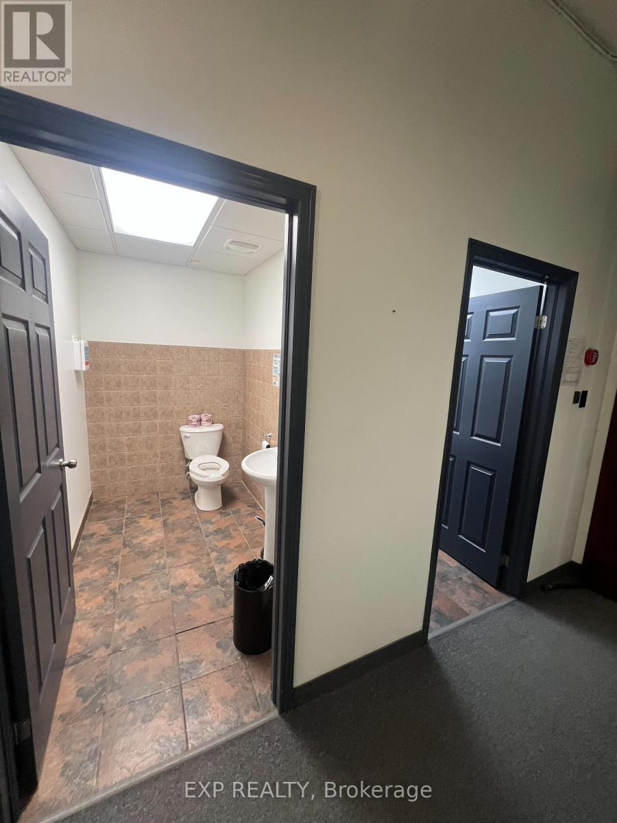 8 - 951 Wilson Avenue, Toronto (Downsview-Roding-Cfb), Ontario  M3K 2A7 - Photo 19 - W12274400