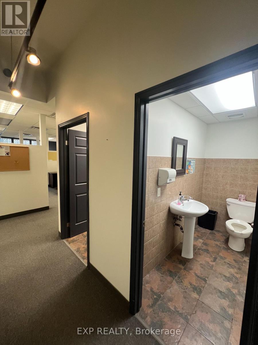 8 - 951 Wilson Avenue, Toronto (Downsview-Roding-Cfb), Ontario  M3K 2A7 - Photo 21 - W12274400