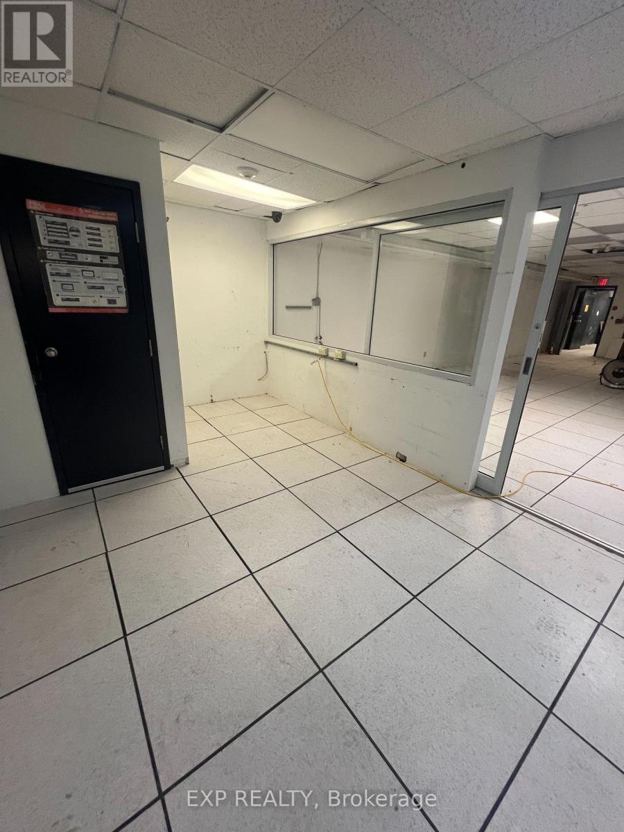 8 - 951 Wilson Avenue, Toronto (Downsview-Roding-Cfb), Ontario  M3K 2A7 - Photo 28 - W12274400