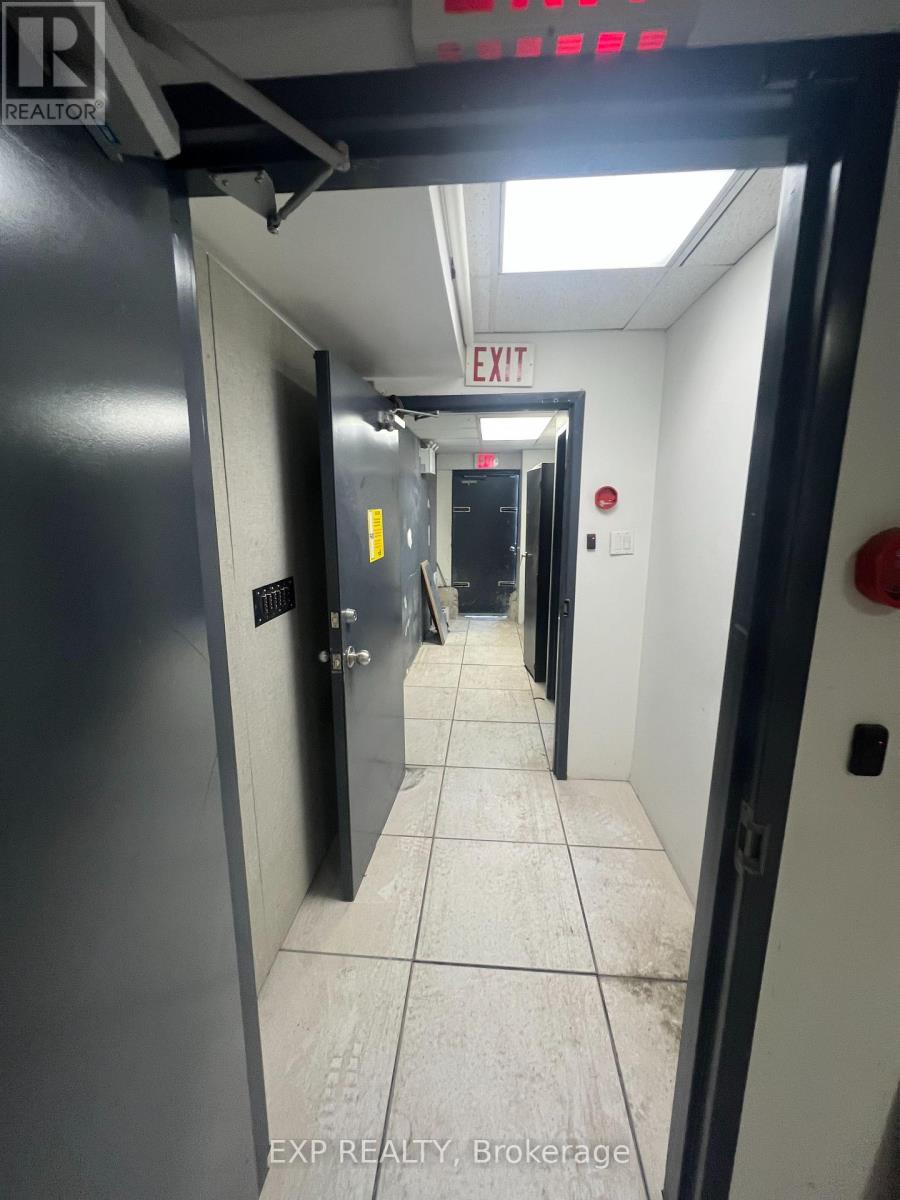 8 - 951 Wilson Avenue, Toronto (Downsview-Roding-Cfb), Ontario  M3K 2A7 - Photo 31 - W12274400