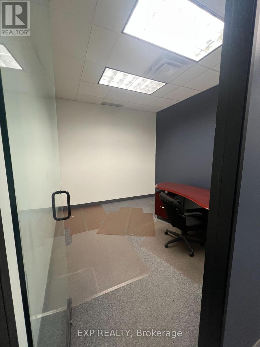 8 - 951 Wilson Avenue, Toronto (Downsview-Roding-Cfb), Ontario  M3K 2A7 - Photo 7 - W12274400