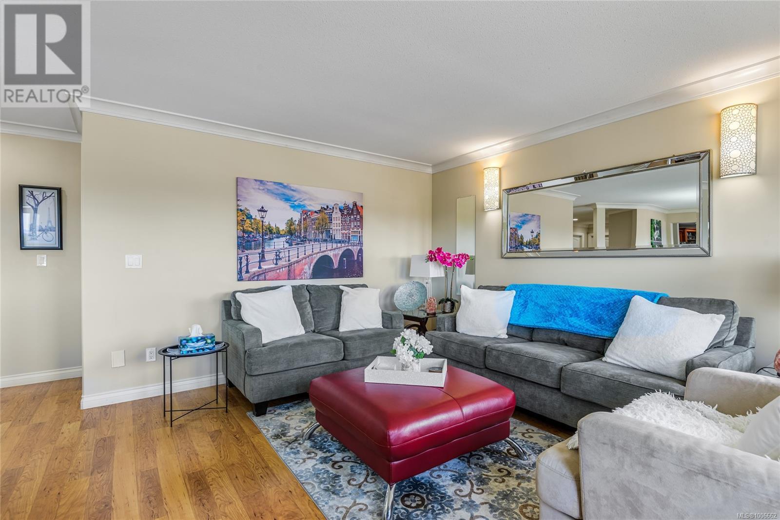 Property at 2094 Varsity Dr image 4