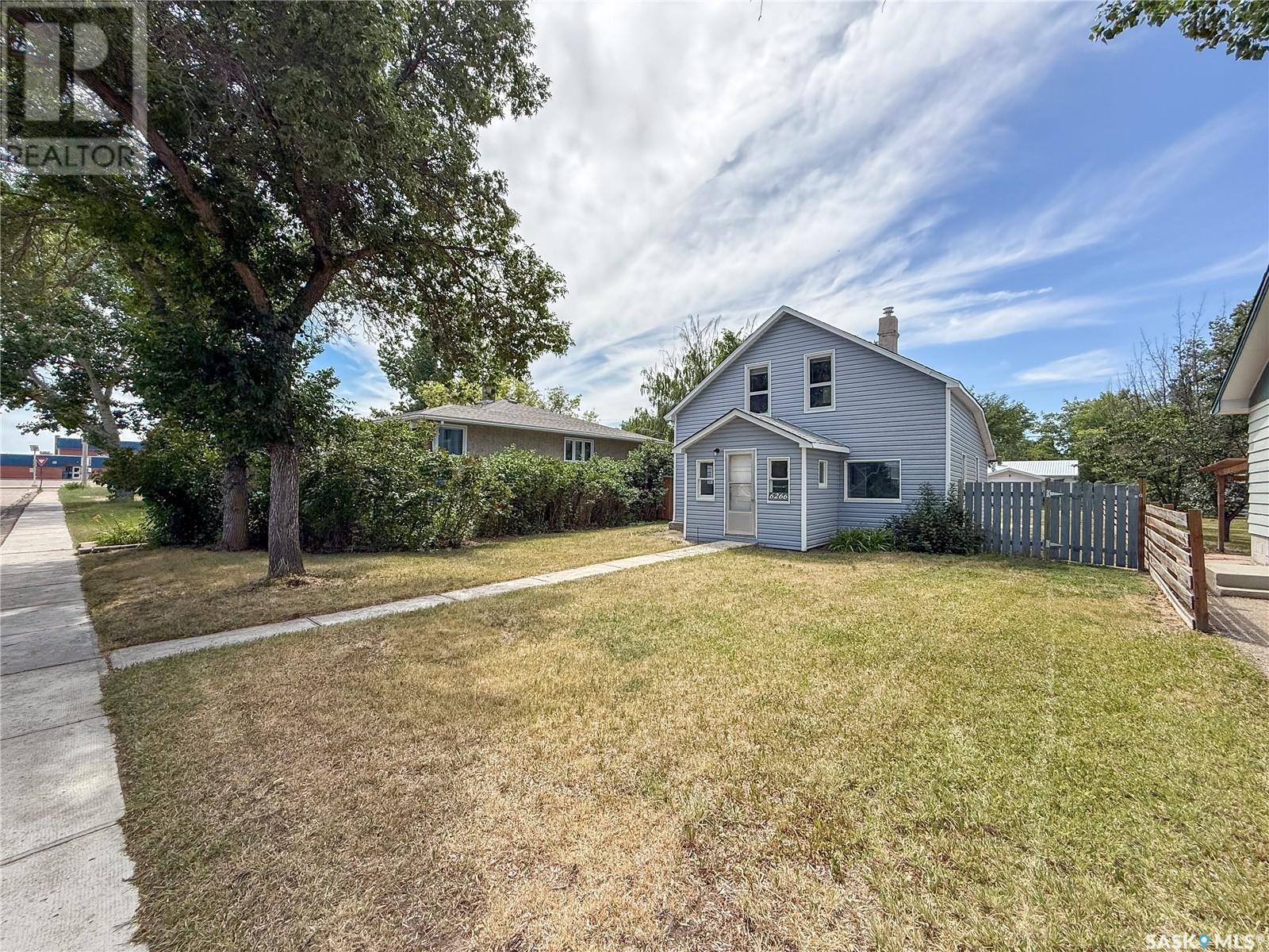 6266 Queens AVENUE, gull lake, Saskatchewan