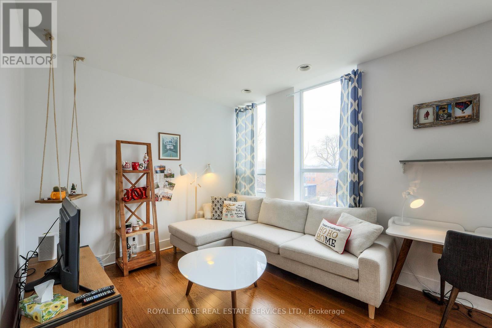 Property at 203 - 323 KINGSTON ROAD S image 5