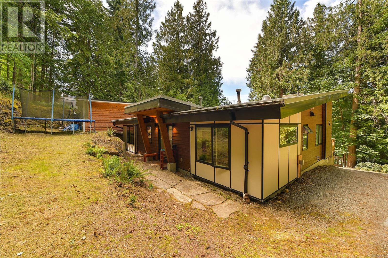 Property at 240 Callaghan Cres image 1