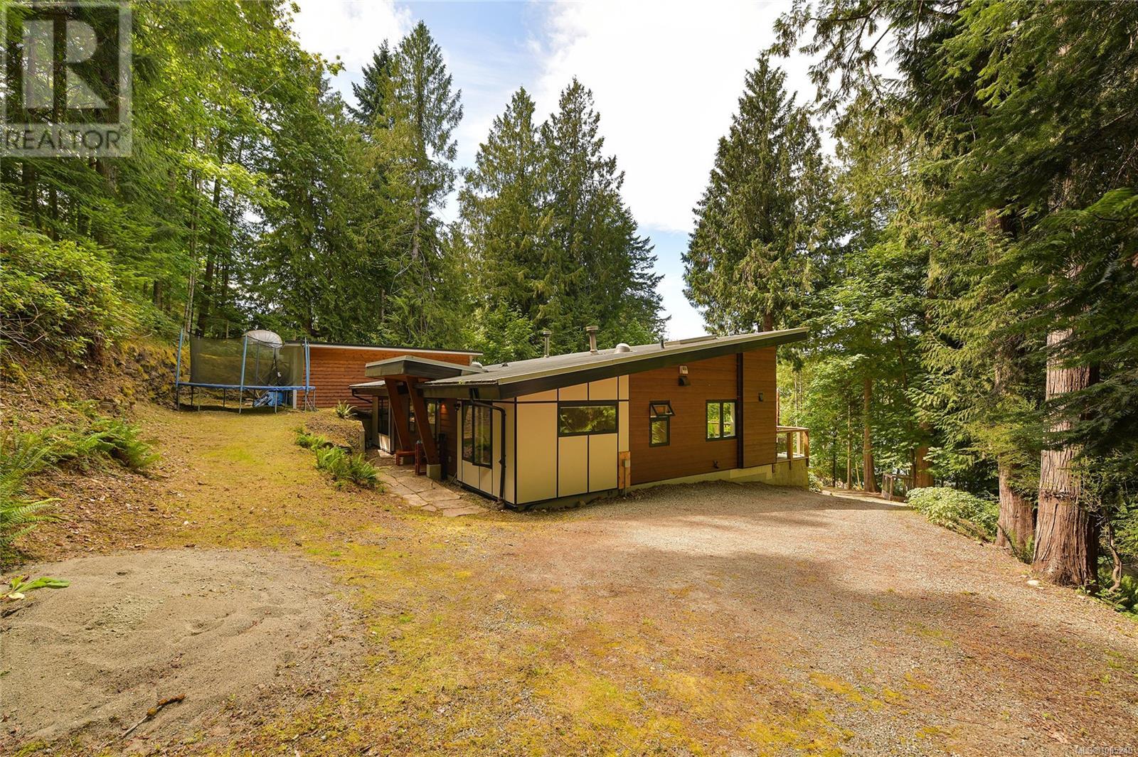 Property at 240 Callaghan Cres image 3