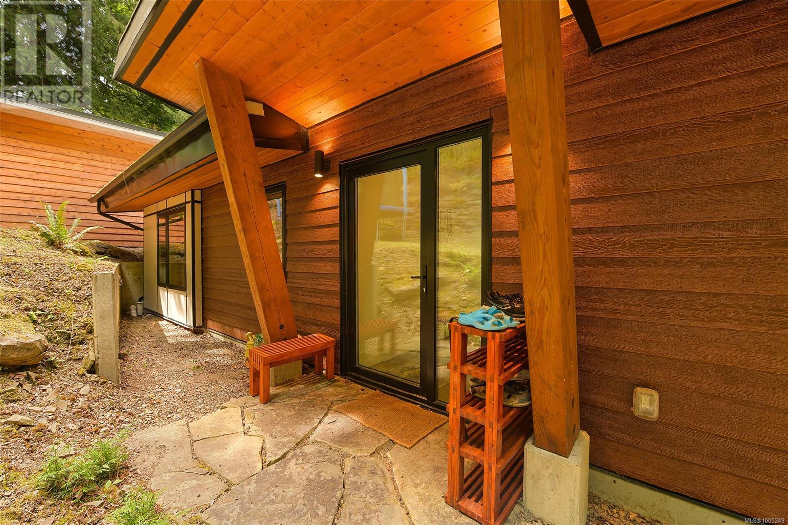 Property at 240 Callaghan Cres image 4