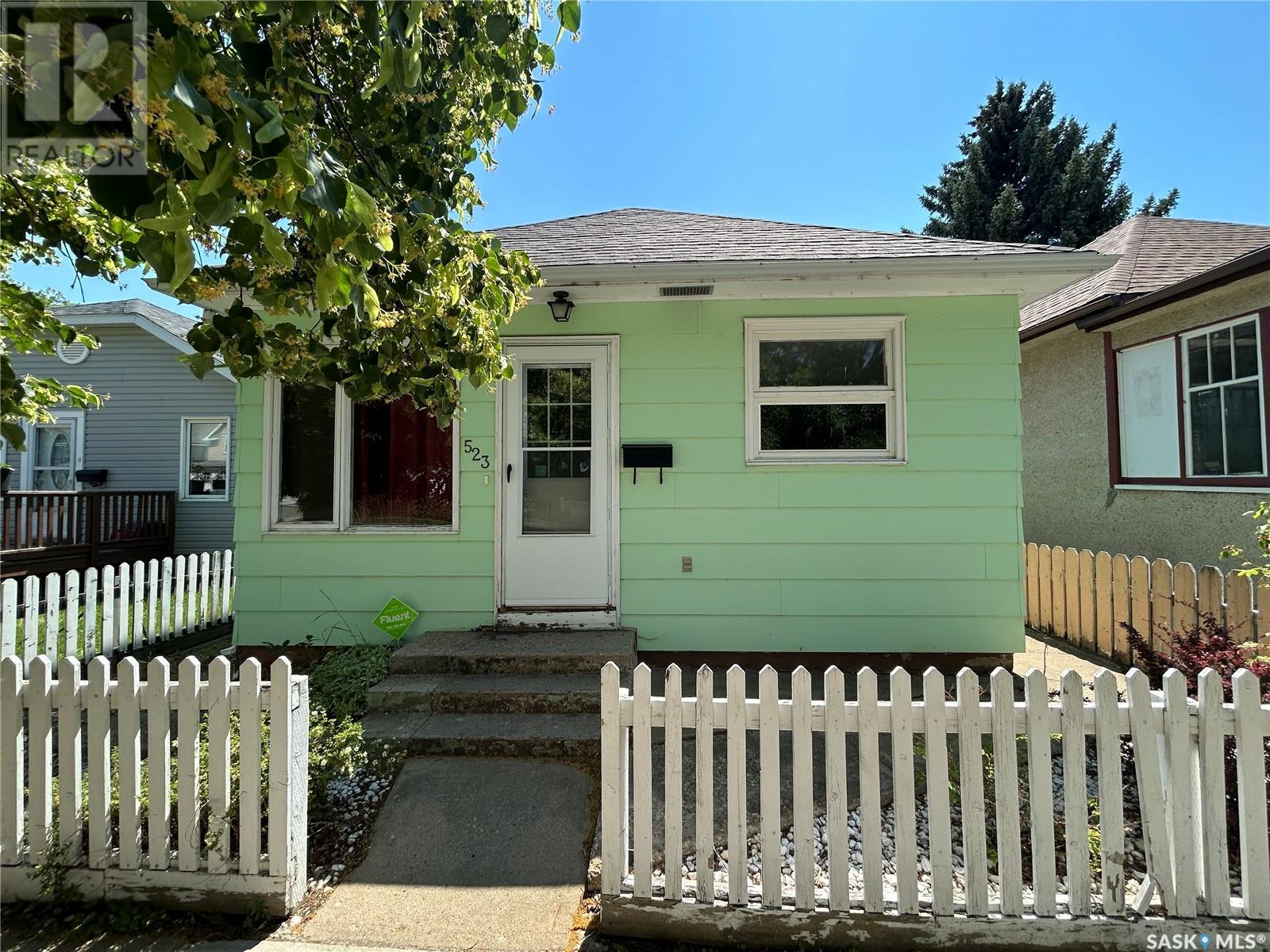 Property at 523 Ominica STREET E image 1