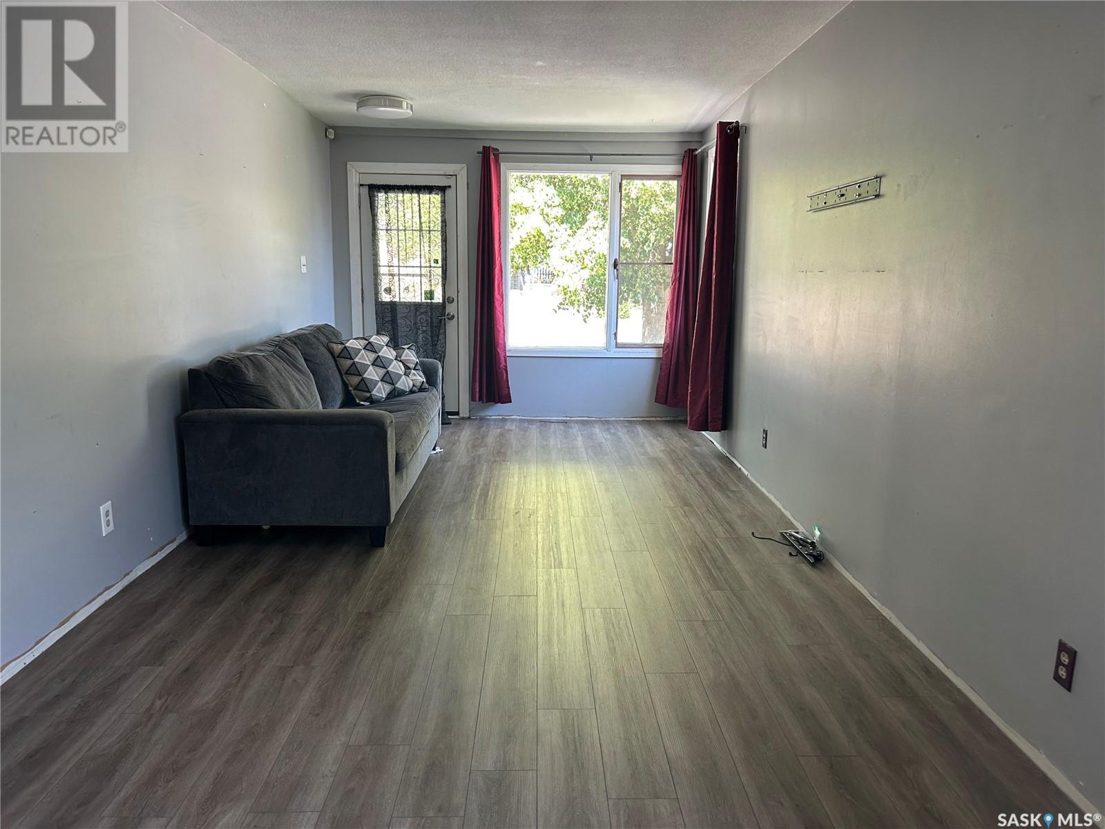 Property at 523 Ominica STREET E image 3