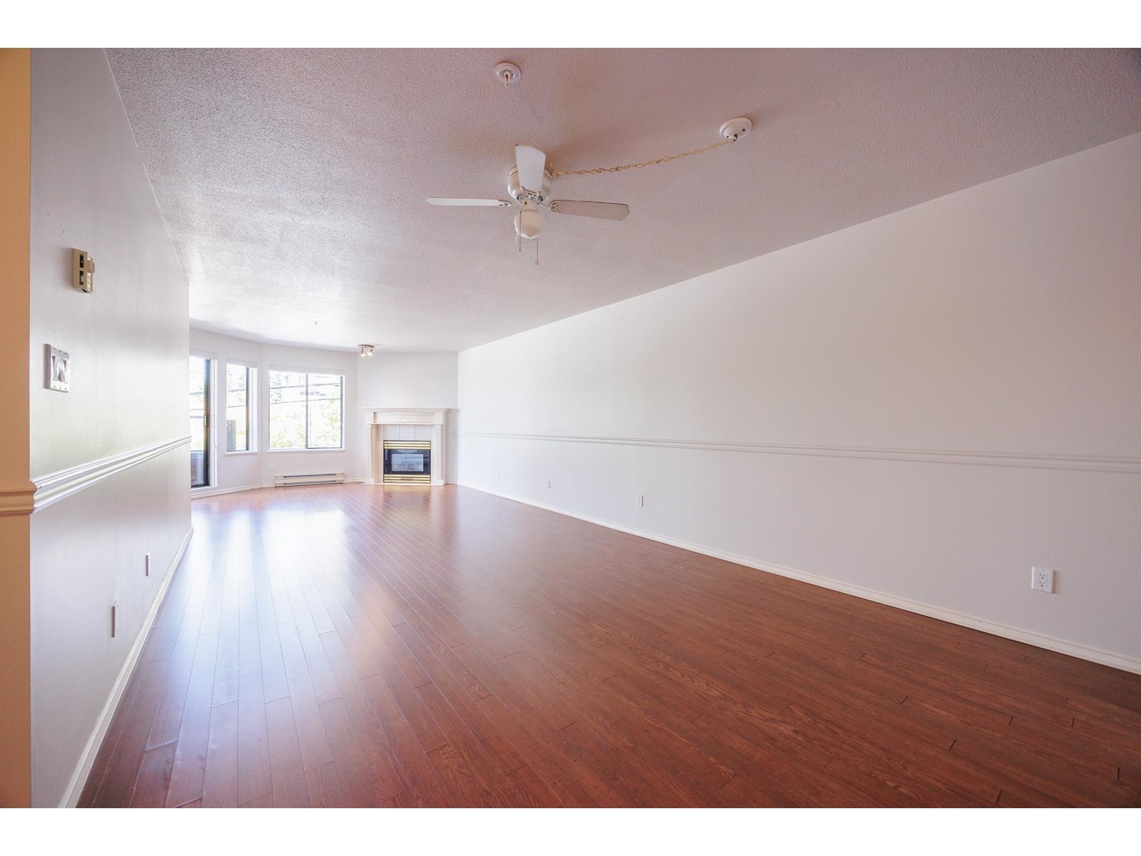 Listing Picture 12 of 39 : 208 1440 GEORGE STREET, White Rock - 魯藝地產 Yvonne Lu Group - MLS Medallion Club Member