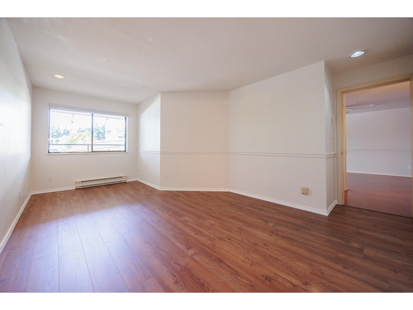 Listing Picture 18 of 39 : 208 1440 GEORGE STREET, White Rock - 魯藝地產 Yvonne Lu Group - MLS Medallion Club Member