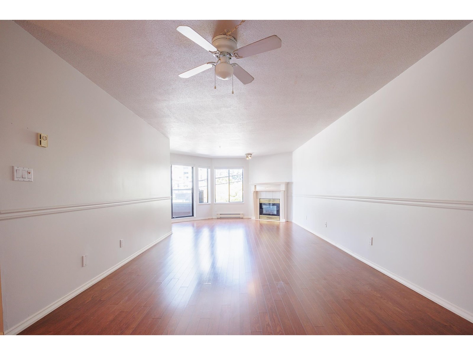 Listing Picture 11 of 39 : 208 1440 GEORGE STREET, White Rock - 魯藝地產 Yvonne Lu Group - MLS Medallion Club Member