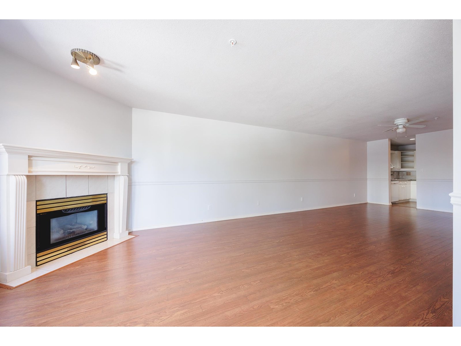 Listing Picture 14 of 39 : 208 1440 GEORGE STREET, White Rock - 魯藝地產 Yvonne Lu Group - MLS Medallion Club Member