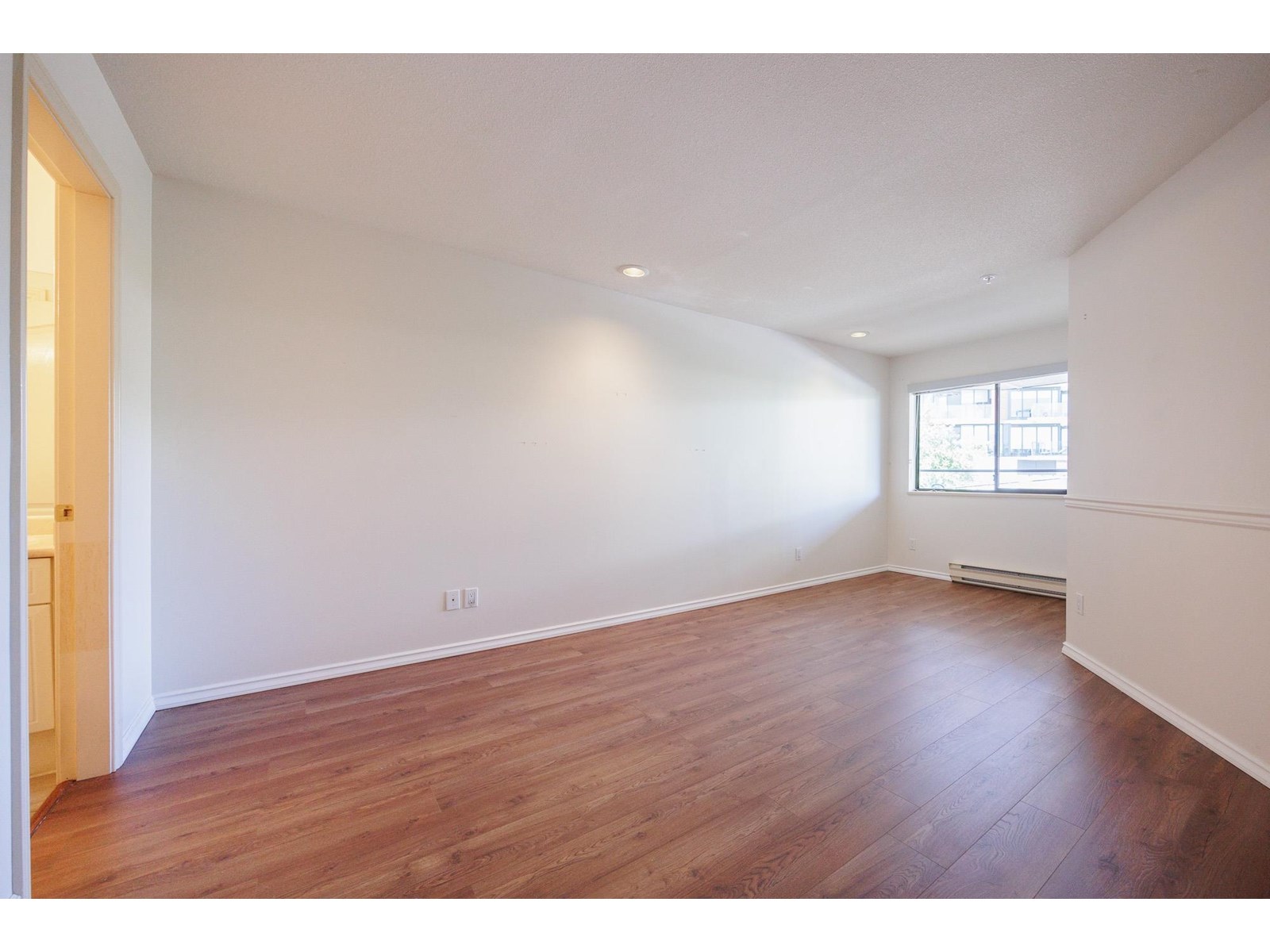 Listing Picture 17 of 39 : 208 1440 GEORGE STREET, White Rock - 魯藝地產 Yvonne Lu Group - MLS Medallion Club Member