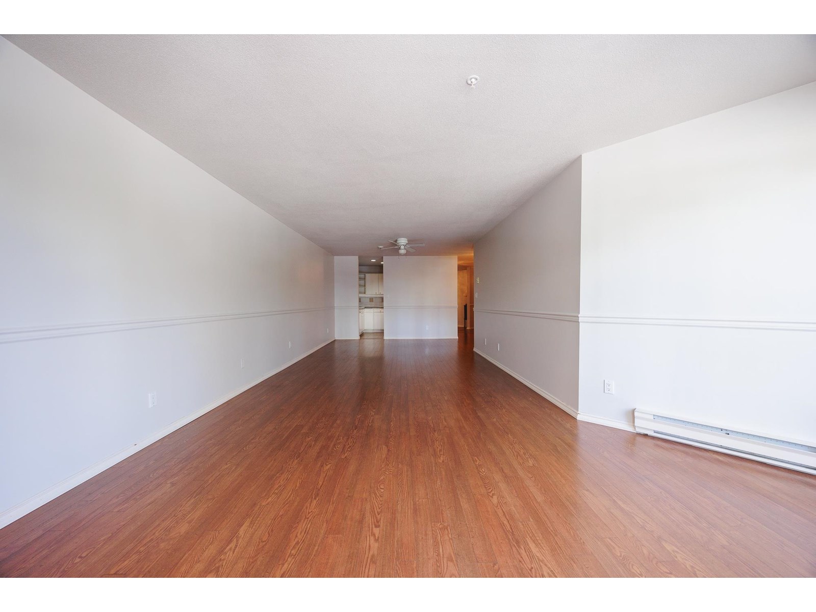 Listing Picture 15 of 39 : 208 1440 GEORGE STREET, White Rock - 魯藝地產 Yvonne Lu Group - MLS Medallion Club Member