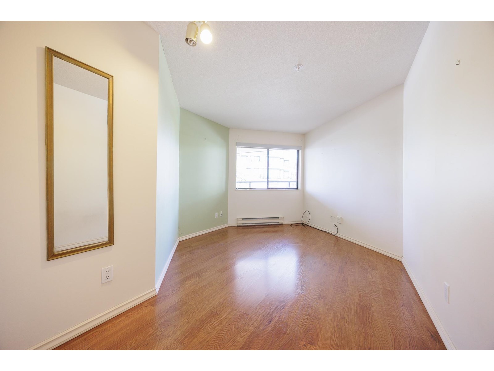 Listing Picture 23 of 39 : 208 1440 GEORGE STREET, White Rock - 魯藝地產 Yvonne Lu Group - MLS Medallion Club Member