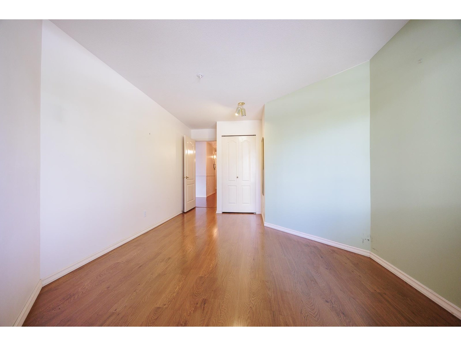 Listing Picture 25 of 39 : 208 1440 GEORGE STREET, White Rock - 魯藝地產 Yvonne Lu Group - MLS Medallion Club Member