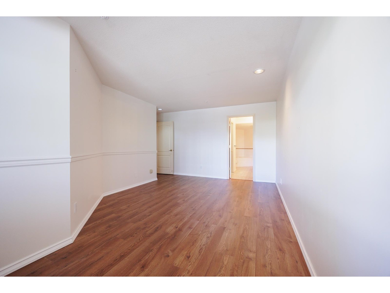 Listing Picture 19 of 39 : 208 1440 GEORGE STREET, White Rock - 魯藝地產 Yvonne Lu Group - MLS Medallion Club Member