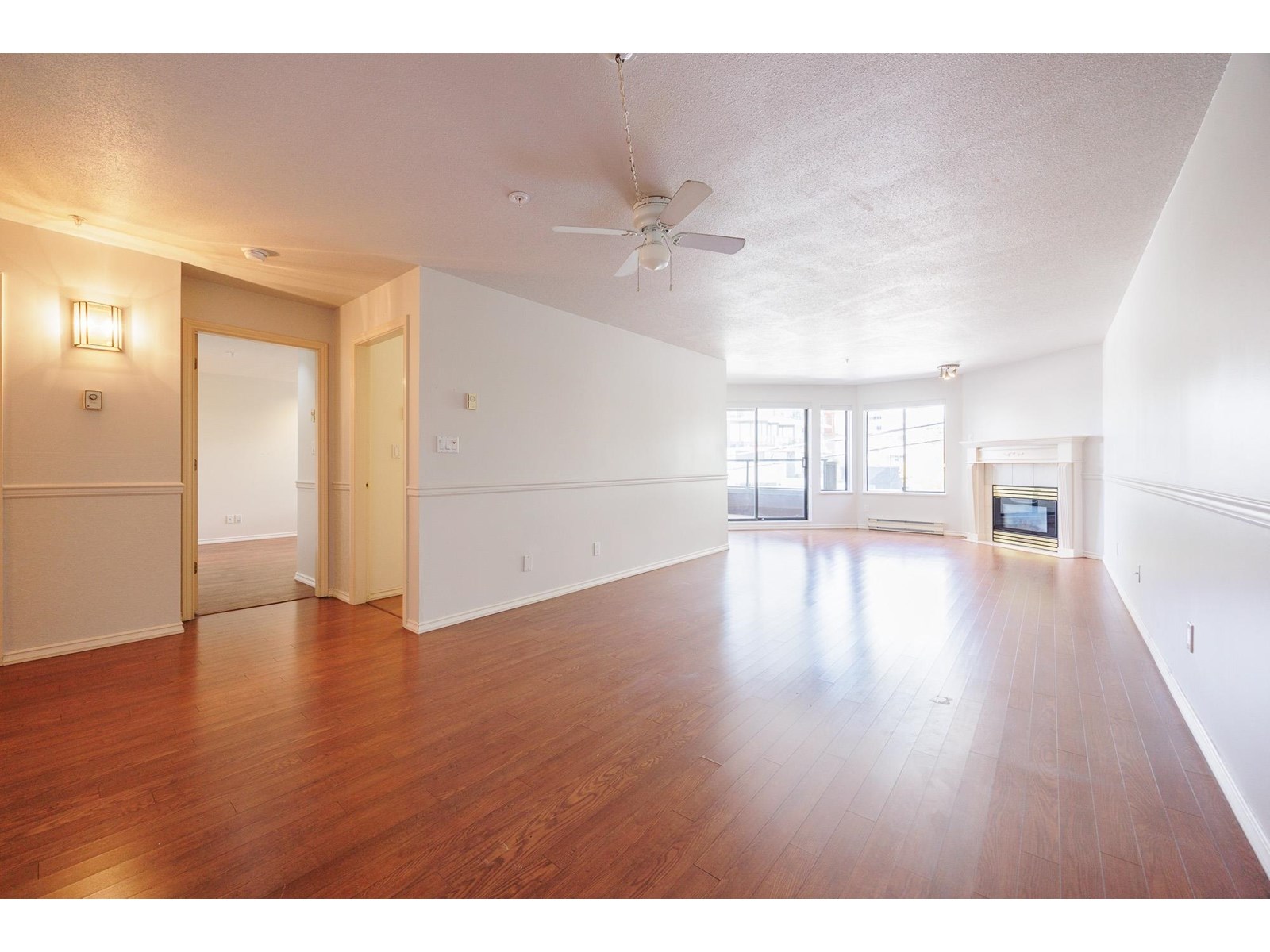 Listing Picture 10 of 39 : 208 1440 GEORGE STREET, White Rock - 魯藝地產 Yvonne Lu Group - MLS Medallion Club Member