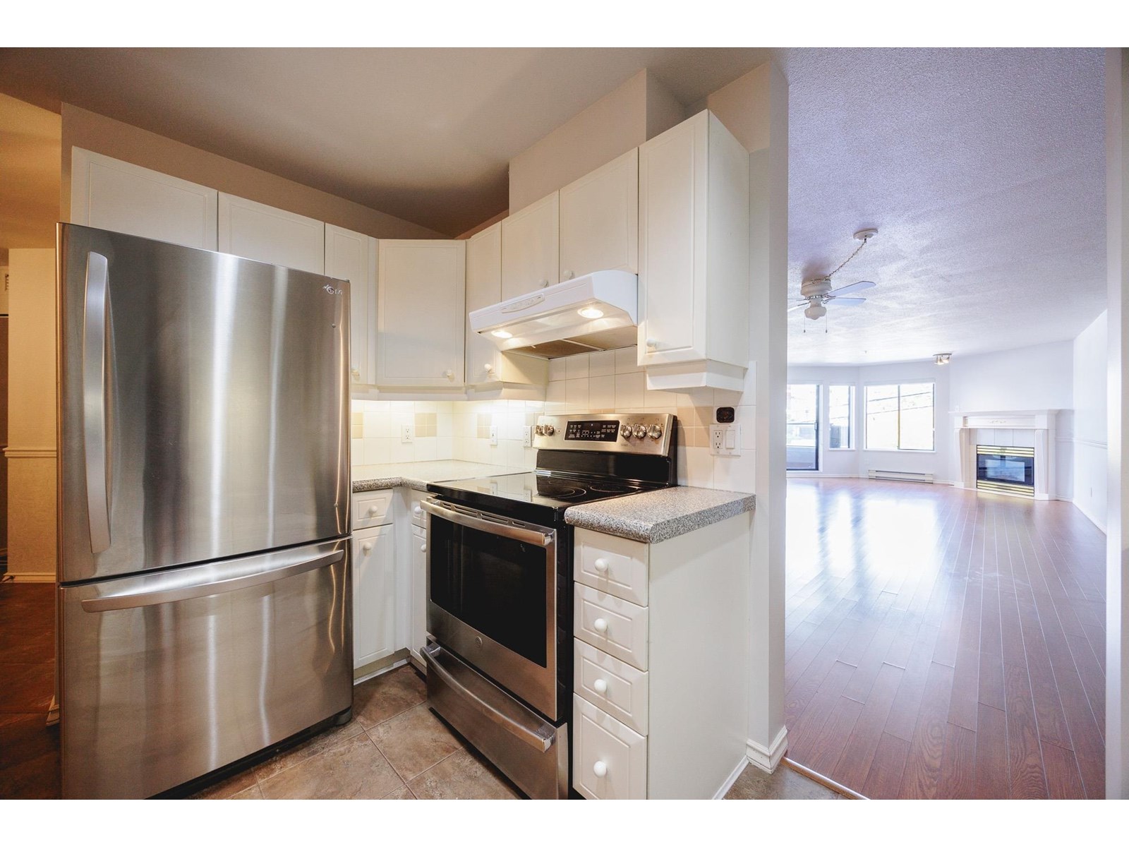 Listing Picture 7 of 39 : 208 1440 GEORGE STREET, White Rock - 魯藝地產 Yvonne Lu Group - MLS Medallion Club Member
