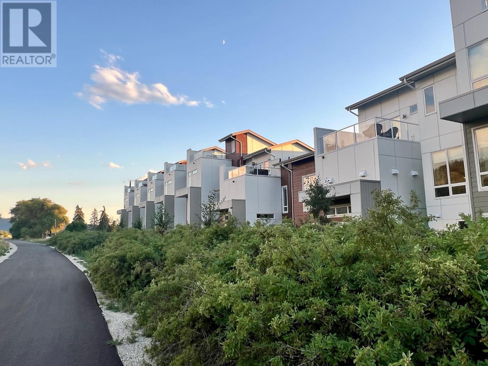 3719 Woodsdale Unit# 21, Lake Country, British Columbia  V4V 1X2 - Photo 4 - 10355211