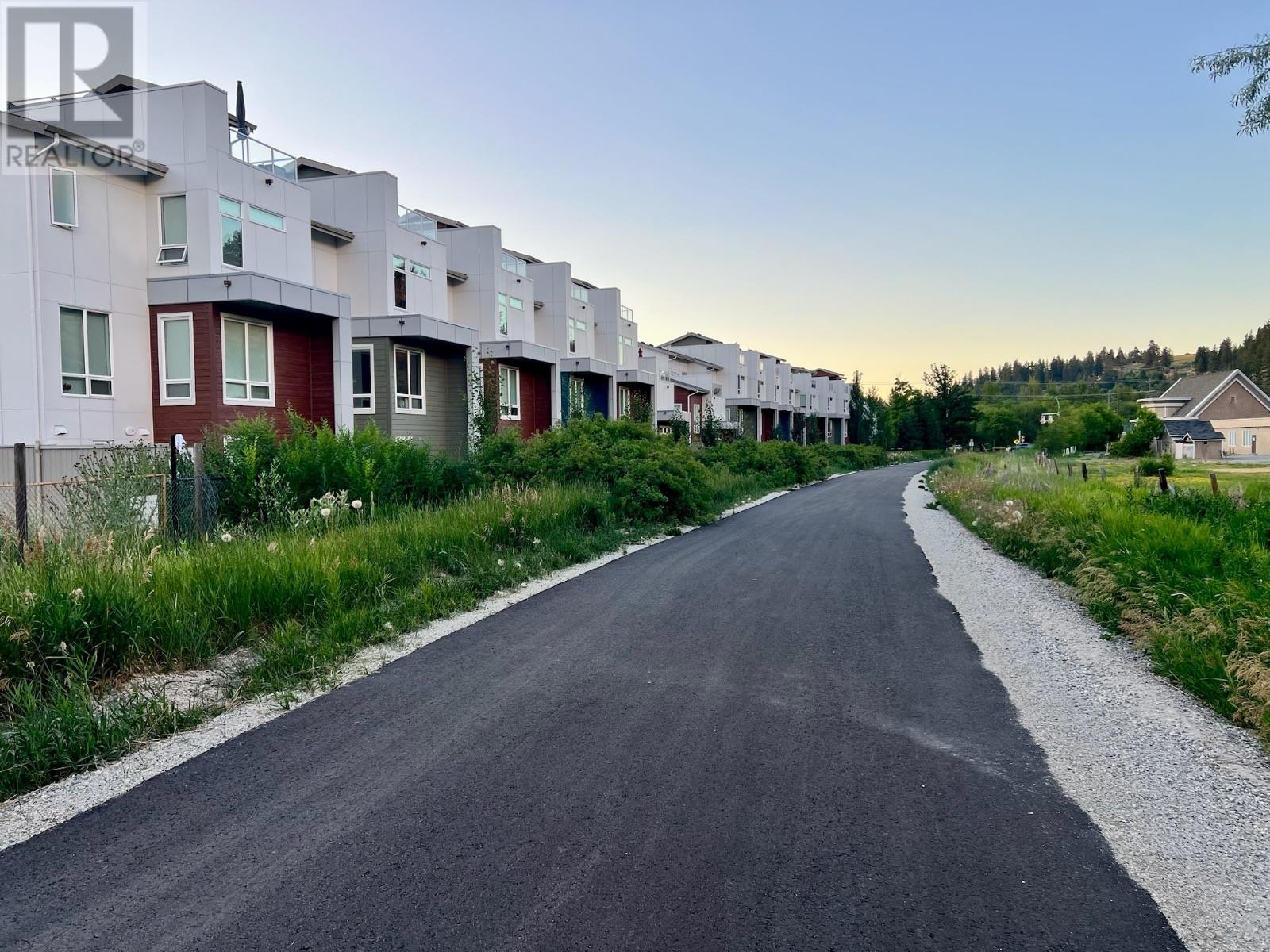 3719 Woodsdale Unit# 21, Lake Country, British Columbia  V4V 1X2 - Photo 3 - 10355211