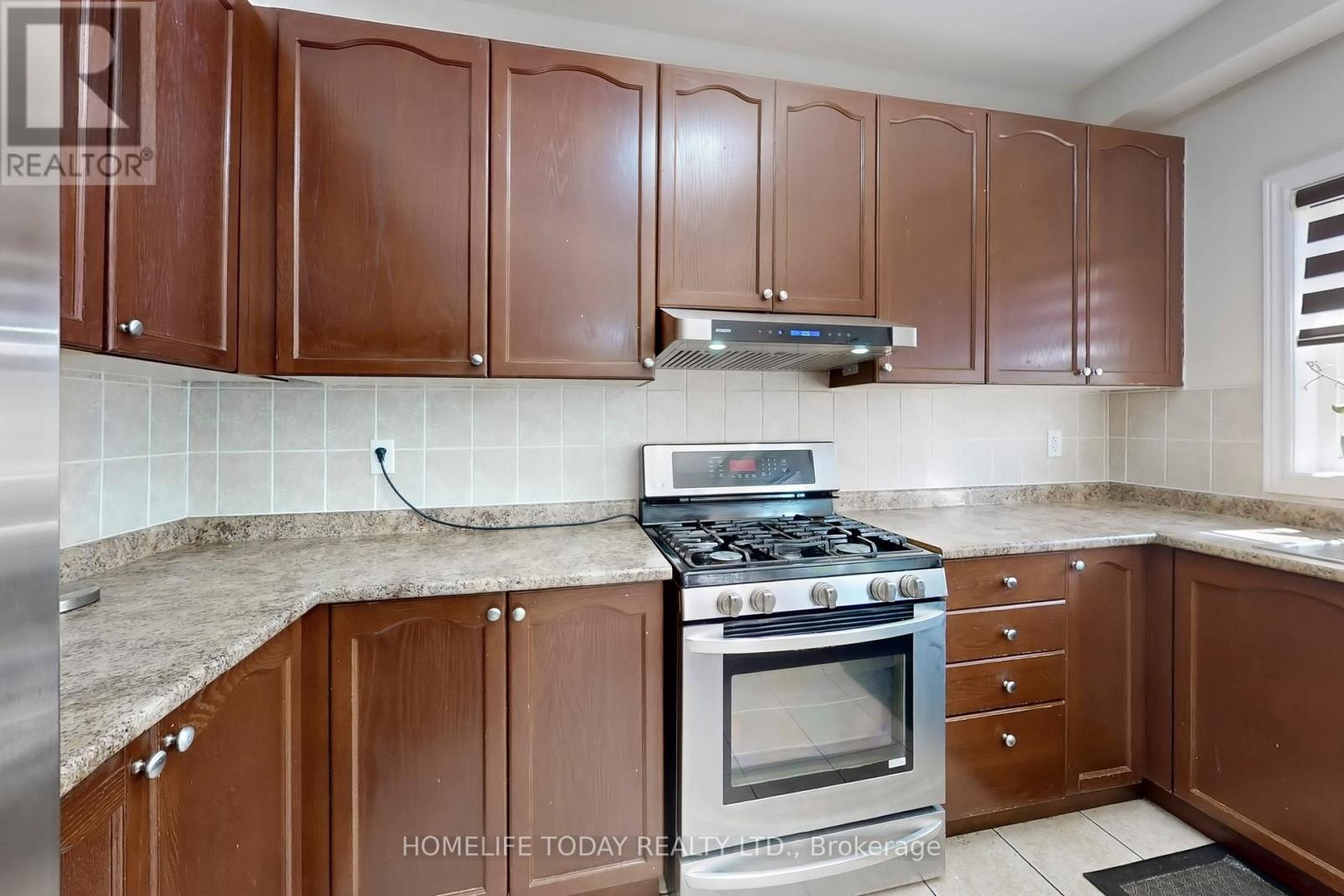40 Oblate Crescent, Brampton, Ontario  L6Y 0L3 - Photo 17 - W12274440