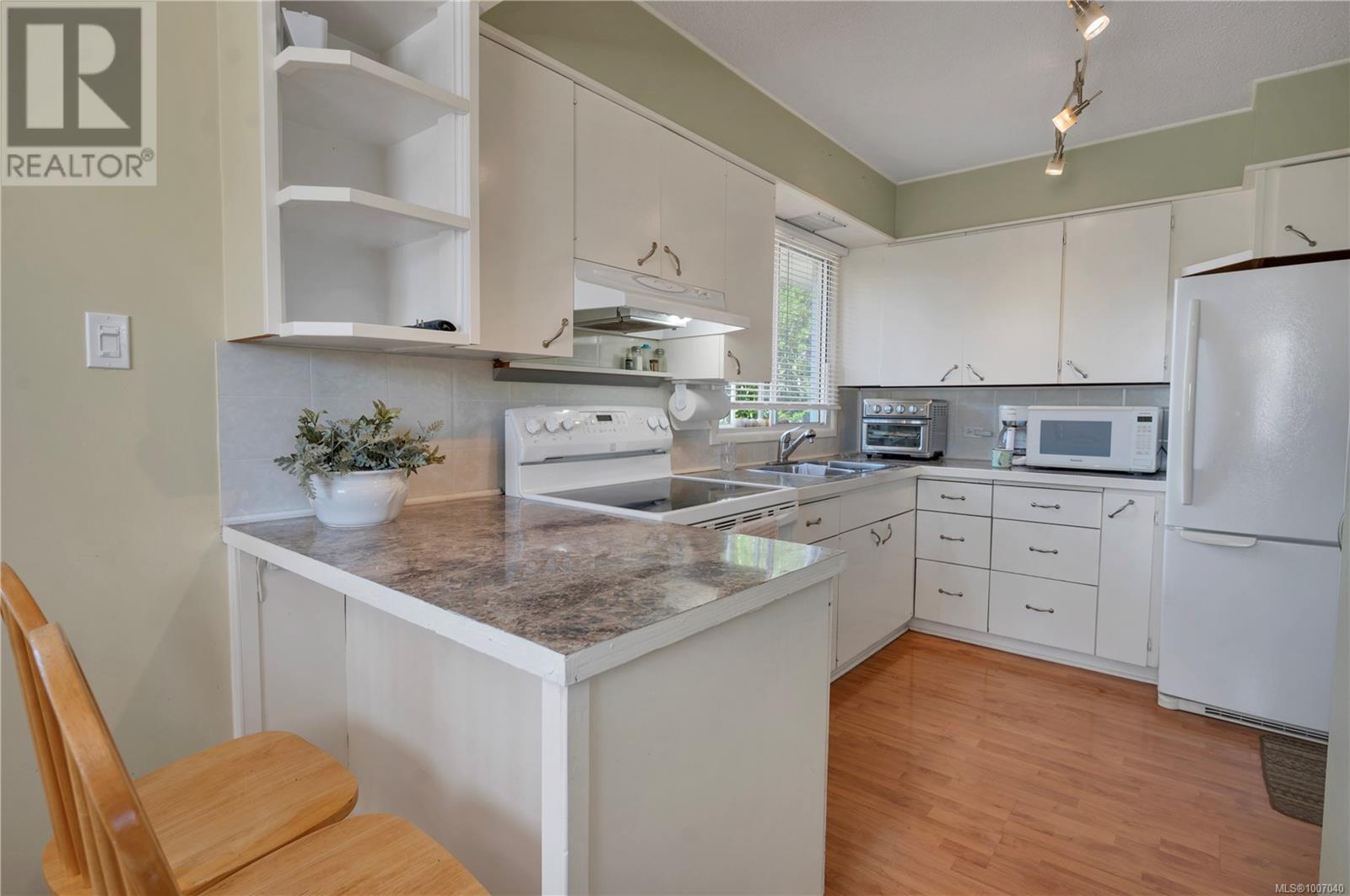 Property at 373 HILCHEY Rd image 3