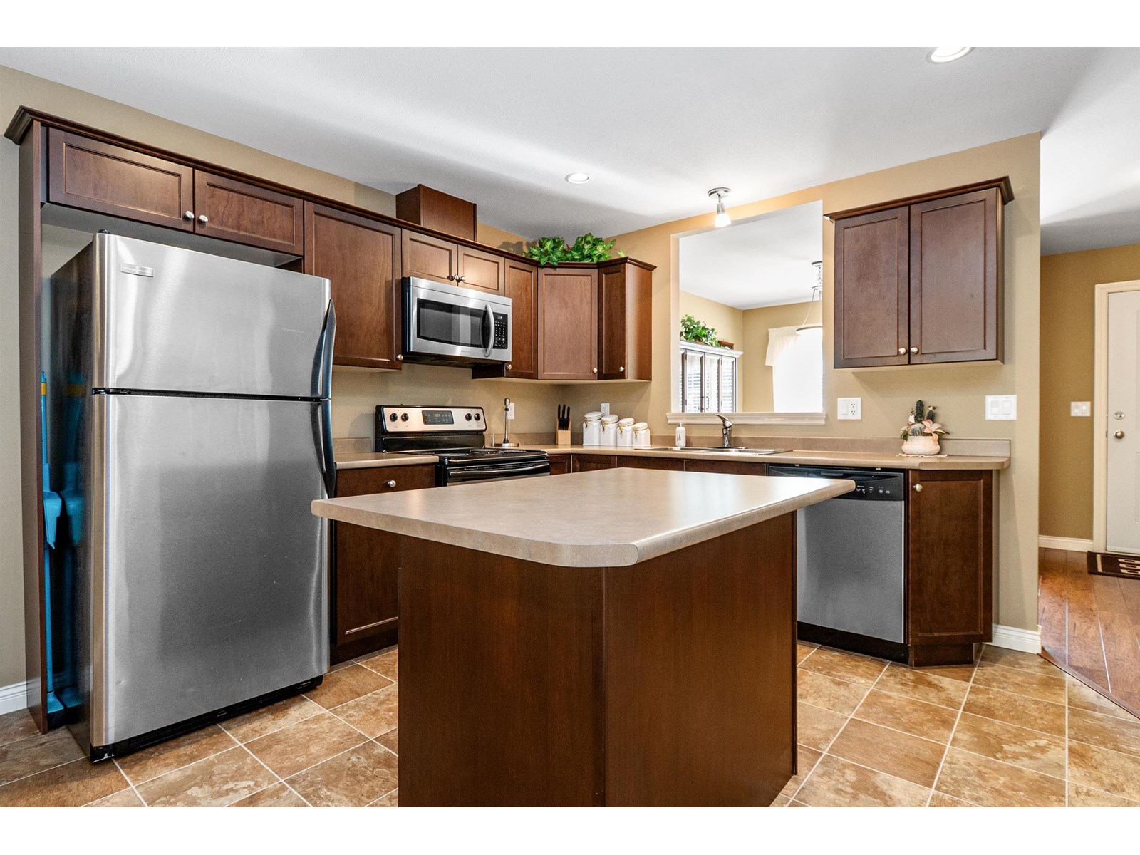 Property at 23 1175 7TH AVENUE image 3