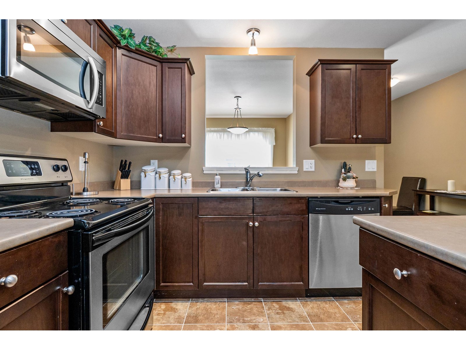 Property at 23 1175 7TH AVENUE image 4