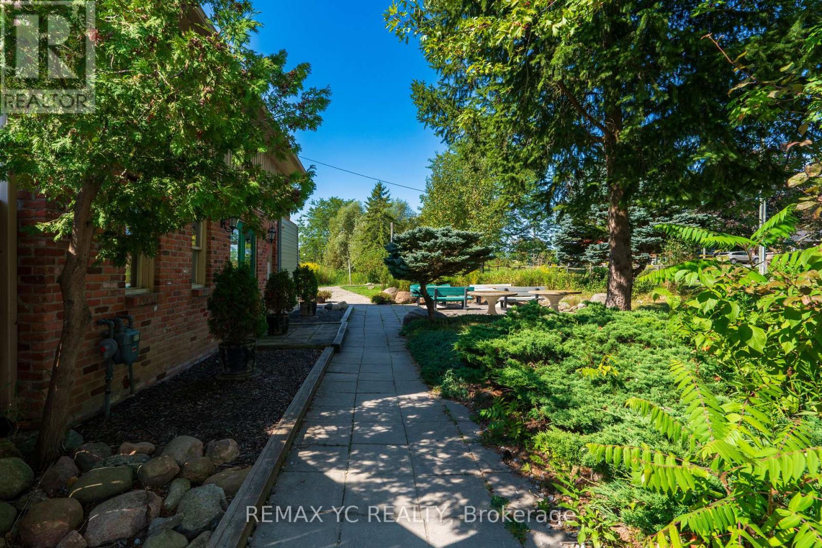 1661 Metro Road N, Georgina (Historic Lakeshore Communities), Ontario  L0E 1L0 - Photo 3 - N12274612