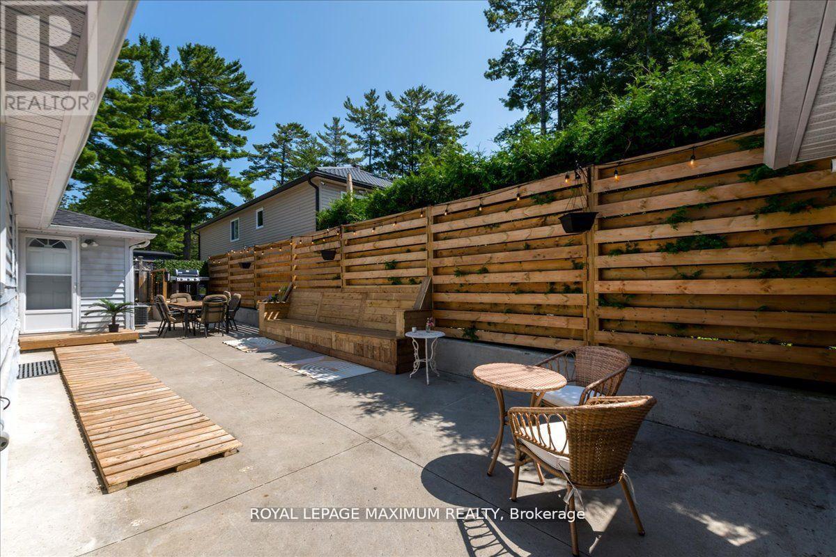 749 River Road E, Wasaga Beach, Ontario  L9Z 2M4 - Photo 19 - S12274548