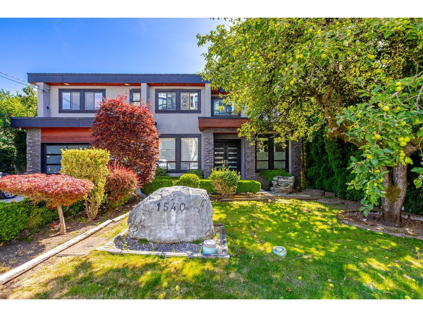 Property at 1540 MAPLE STREET image 2