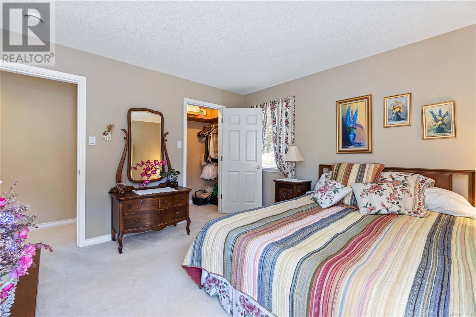 Property at 3049 Dolphin Dr image 4