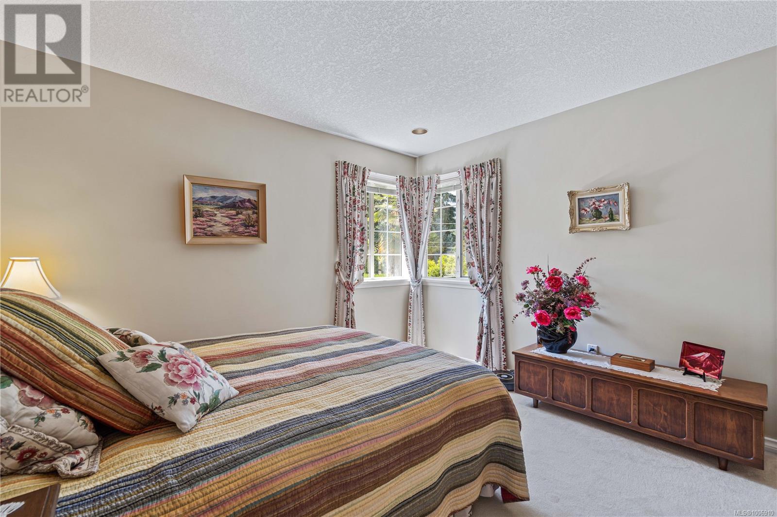 Property at 3049 Dolphin Dr image 5