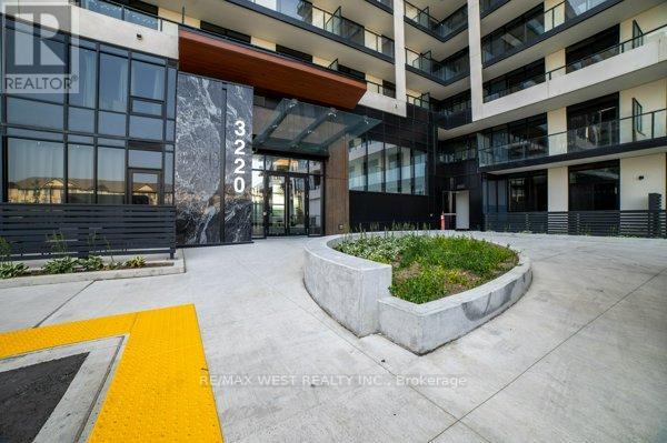 102 - 3220 William Coltson Avenue, Oakville (Jm Joshua Meadows), Ontario  L6H 7W6 - Photo 2 - W12274601