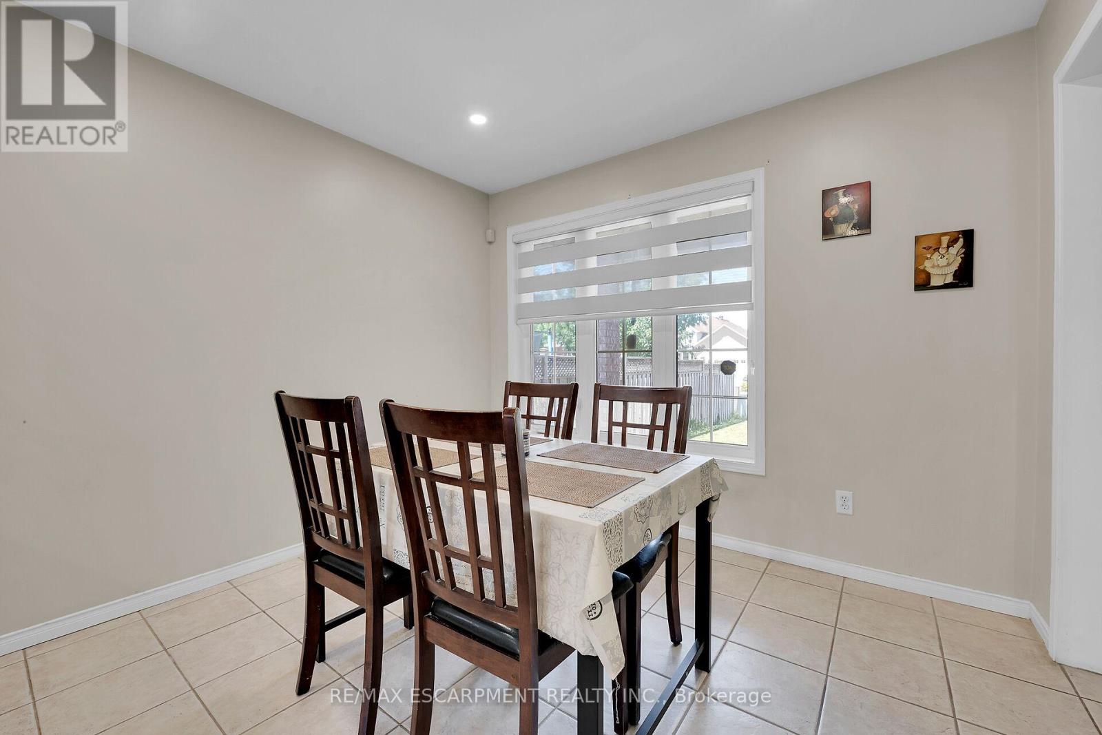 4 Spartan Court, Hamilton (Stoney Creek), Ontario  L8E 6A4 - Photo 12 - X12274580
