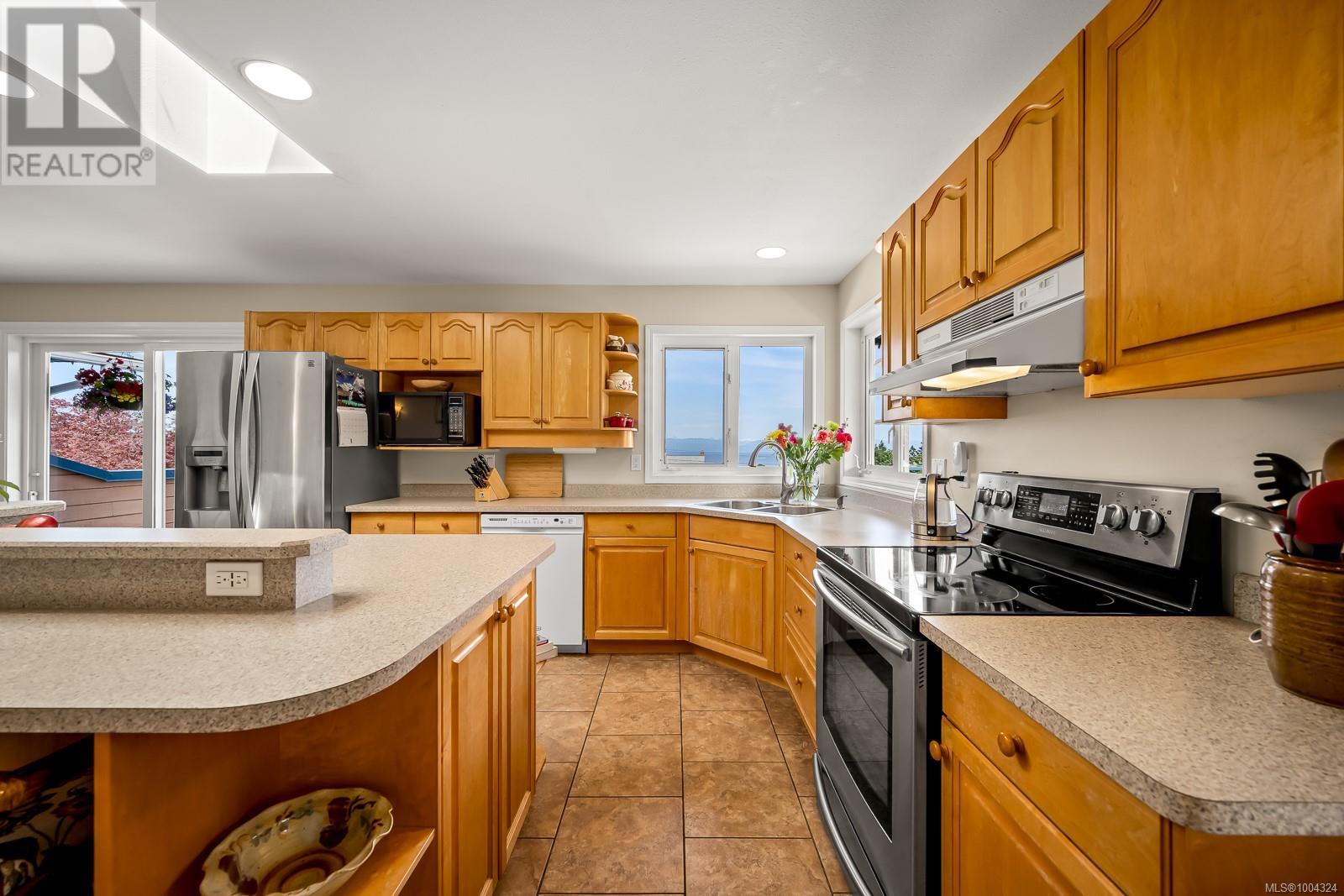 6349 Eagles Dr, Courtenay, British Columbia  V9J 1V4 - Photo 10 - 1004324