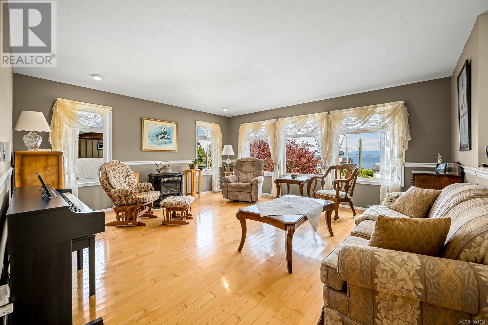 6349 Eagles Dr, Courtenay, British Columbia  V9J 1V4 - Photo 9 - 1004324