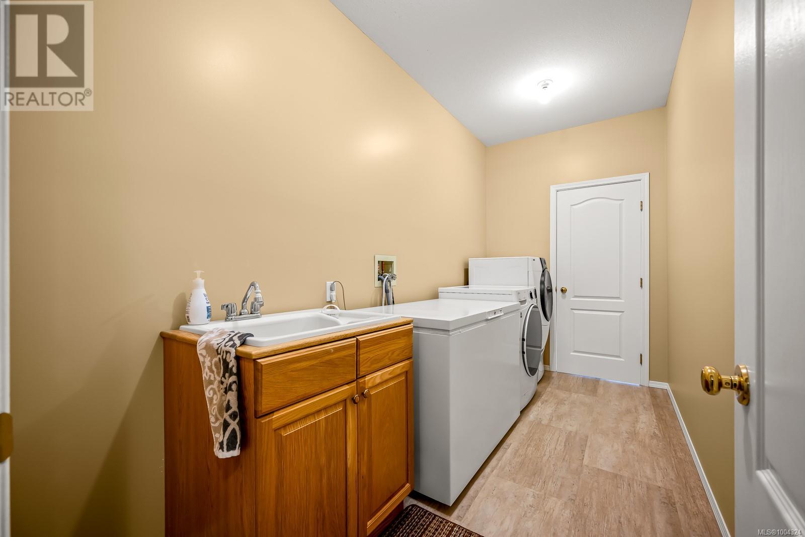 6349 Eagles Dr, Courtenay, British Columbia  V9J 1V4 - Photo 36 - 1004324