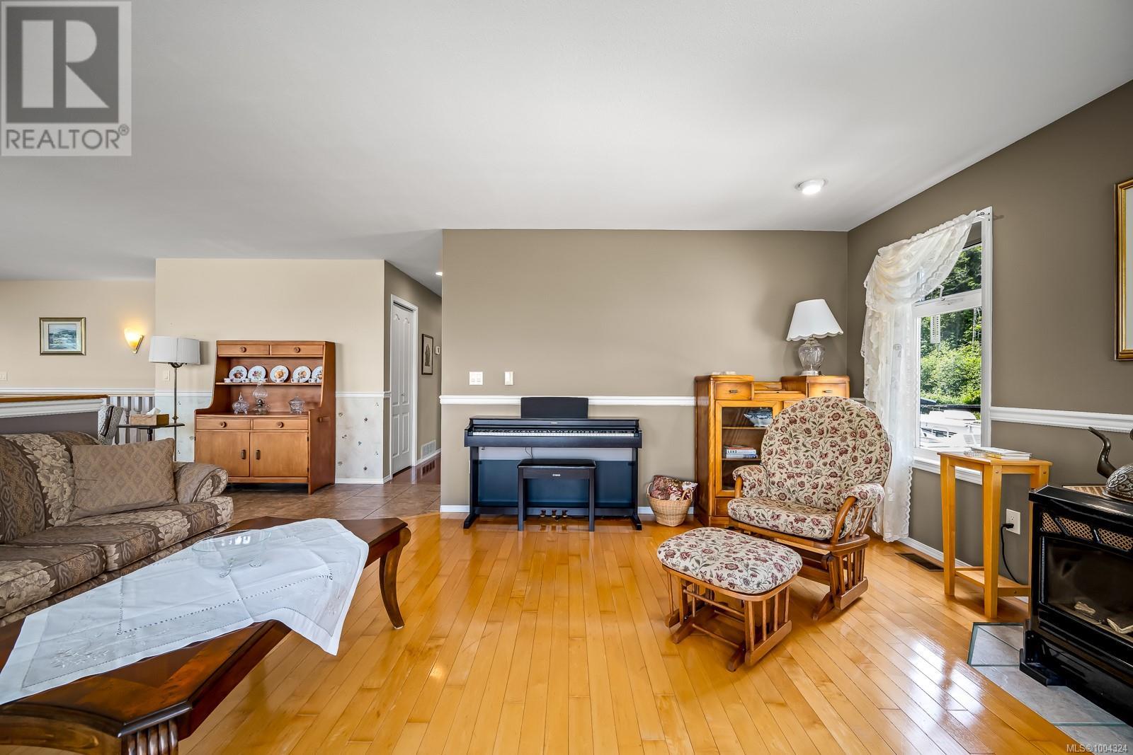 6349 Eagles Dr, Courtenay, British Columbia  V9J 1V4 - Photo 8 - 1004324