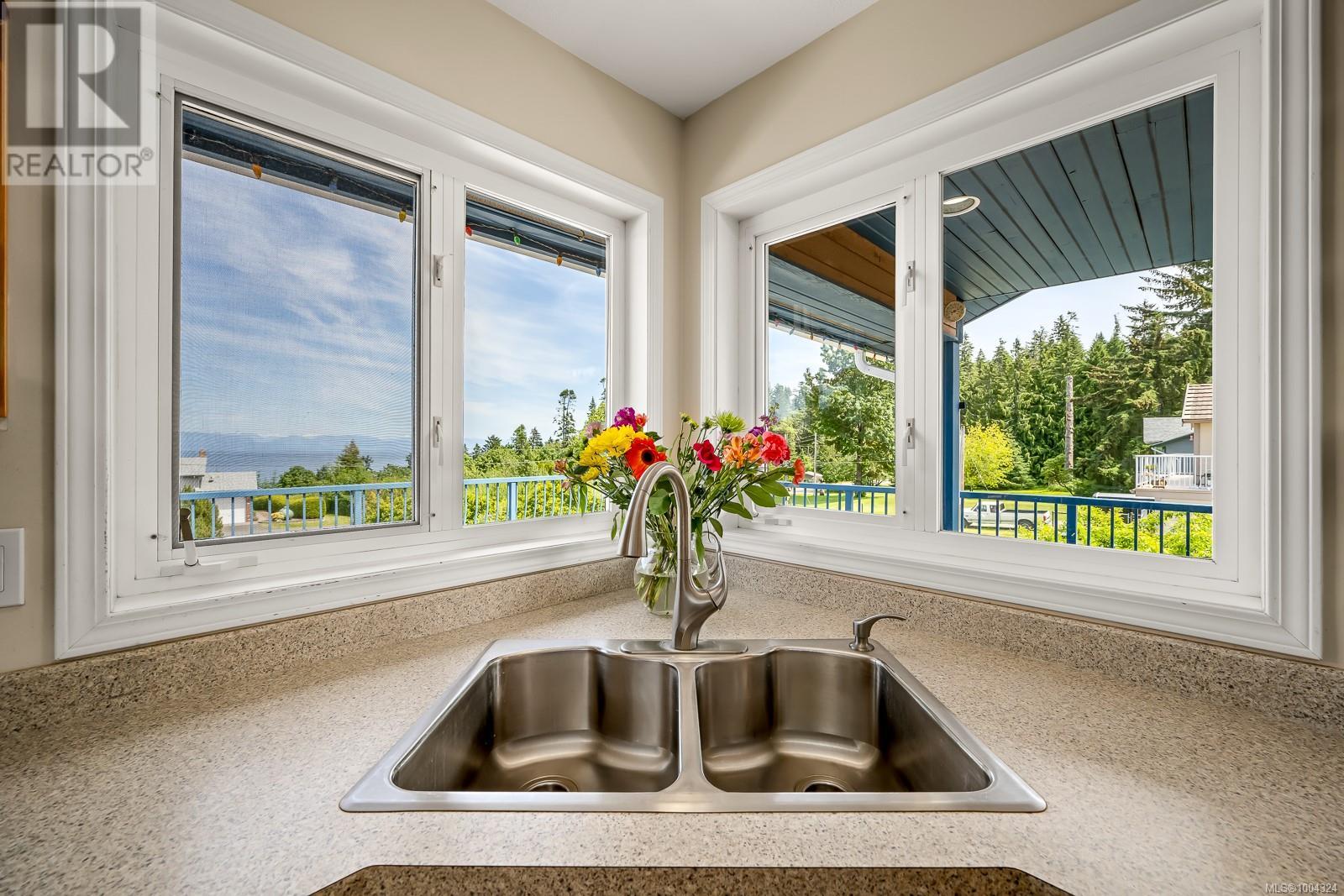 6349 Eagles Dr, Courtenay, British Columbia  V9J 1V4 - Photo 14 - 1004324